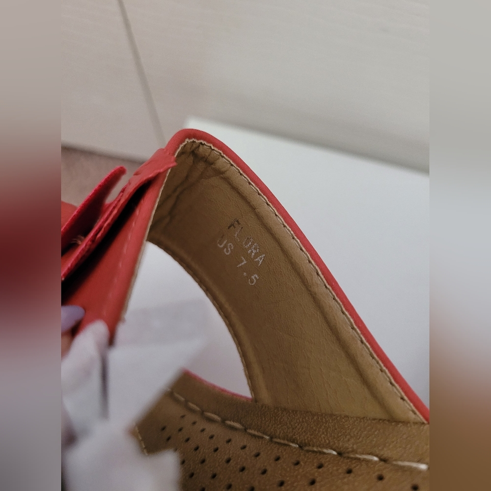 Good Choice Wedge Sandals 7.5 - Picture 10 of 13